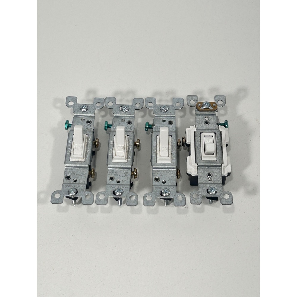 Leviton 15A 120VAC Single Pole Toggle Light Switch Lot of 4 White 3RJW USA